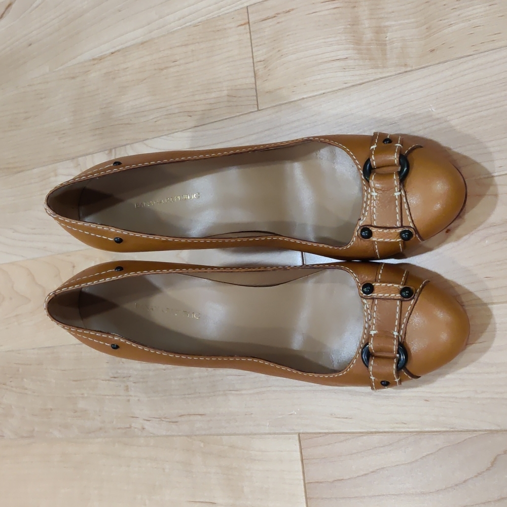 Banana Republic Camel Pumps